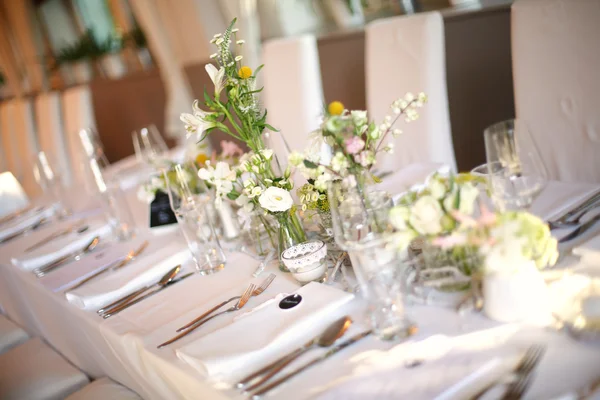 Élégante table à dîner à la réception de mariage — Photo