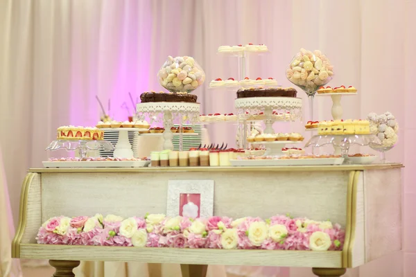 Şeker büfesi lezzetli tatlılar