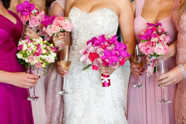 Bride with bridesmaids holding beautiful flower bouquet — Stock Photo, Image