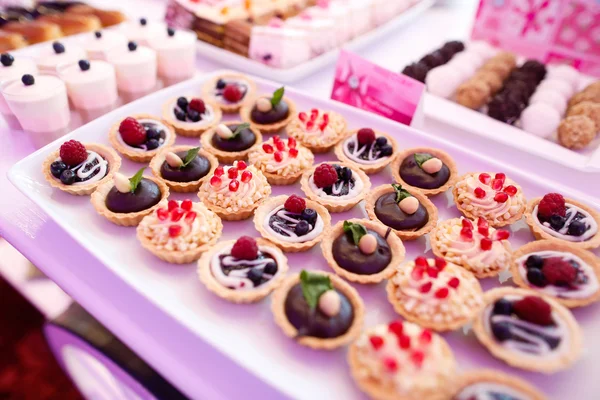 Şeker büfesi lezzetli tatlılar — Stok fotoğraf
