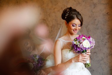 Güzel gelin holding renkli buket