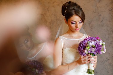 Güzel gelin holding renkli buket