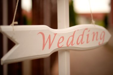 Ahşap düğün işareti