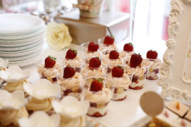 Tatlı tablo bir düğün için 