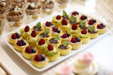 Tatlı tablo bir düğün için 