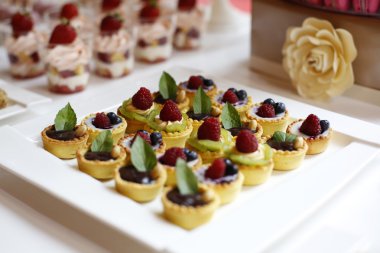 Tatlı tablo bir düğün için 