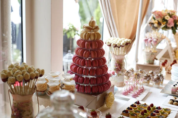 Десертний стіл на весілля — стокове фото