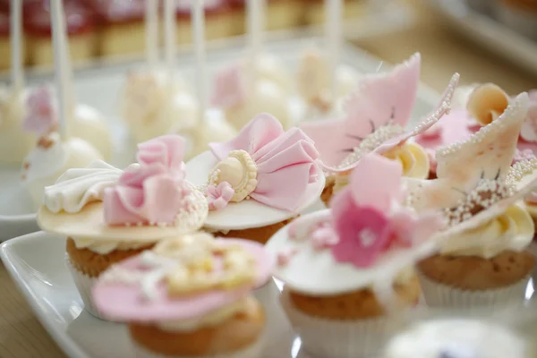 Mesa de postres para una fiesta de bodas — Foto de Stock