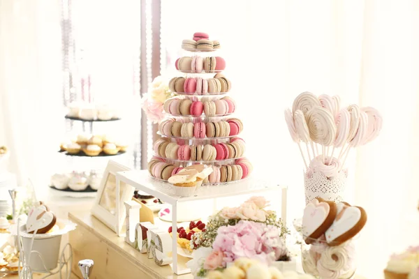 Mesa de postres para una fiesta de bodas — Foto de Stock