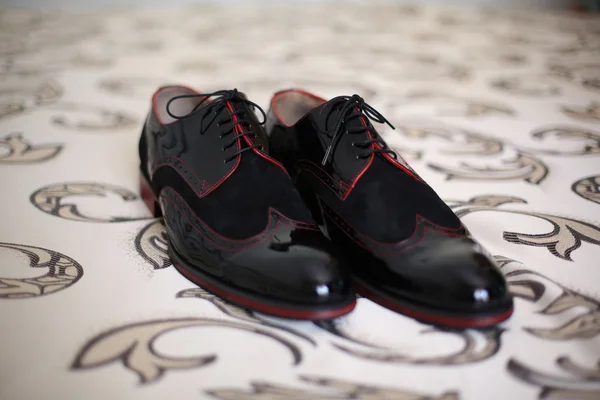 Chaussures noires de Groom — Photo