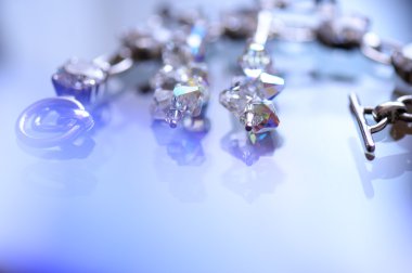 Portre ile şık mücevher