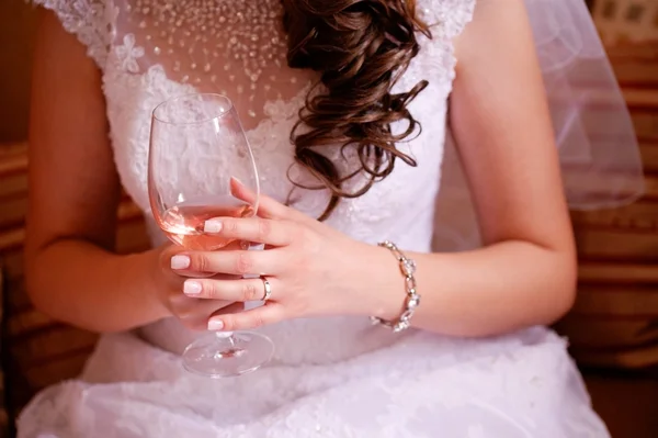 Bride having a glass of champagne — Stock Photo, Image