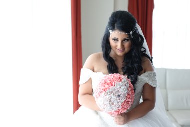 Güzel gelin buketi ve gelin