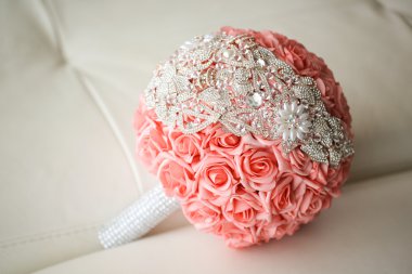 Gül ve accesorie güzel gelin buketi