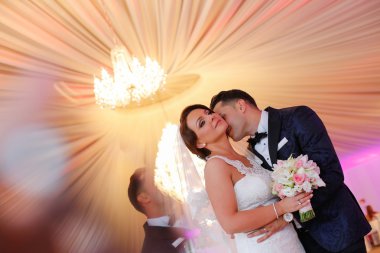 Damat gelini öpüşme