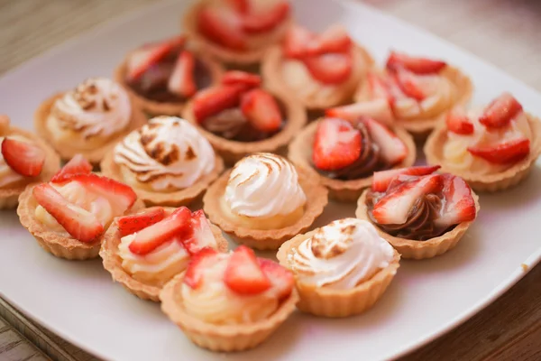 Mini desserts with strawberries — Stock Photo, Image