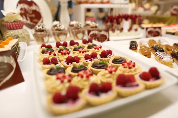 Barre de bonbons avec mini gâteaux — Photo