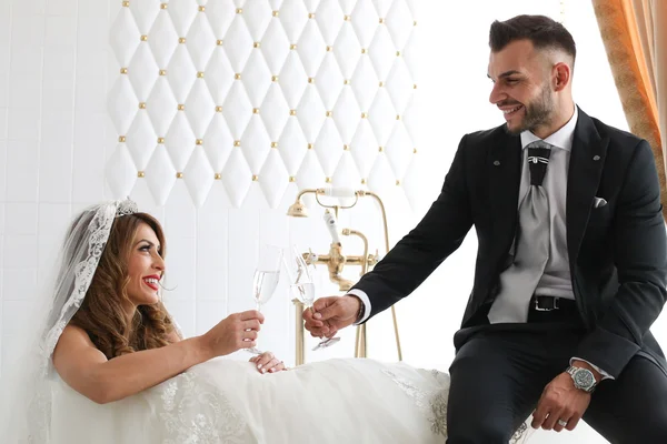 damat ve gelin tuvalette kızartma