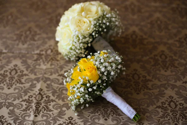 Ramo de boda de rosas blancas —  Fotos de Stock