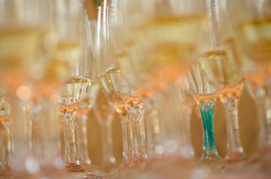 plaka üzerinde çeşitli macaroons