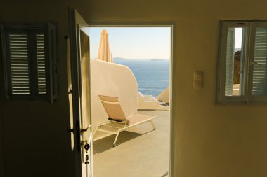 Santorini'de bir villada çatıya çıkmak