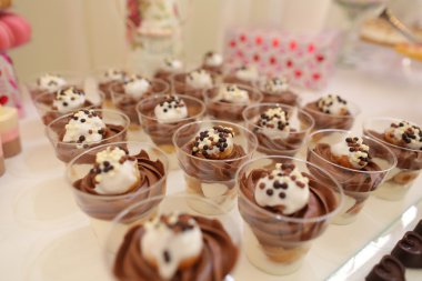 Çöl tablo pek çok şeker ve tatlılar