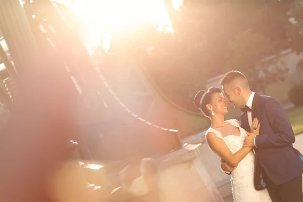 Beautiful bridal couple embracing in city — Stock Photo, Image