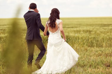 Gelin ve damat alanları poz