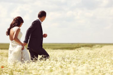 Gelin ve damat alanları poz