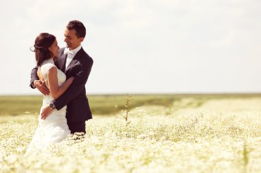 Gelin ve damat alanları poz