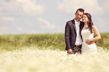 Gelin ve damat alanları poz