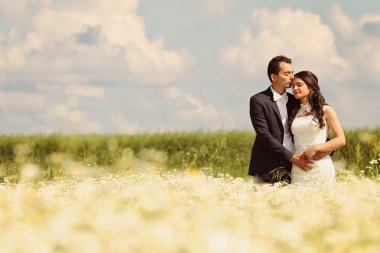 Gelin ve damat alanları poz