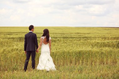 Gelin ve damat alanları poz