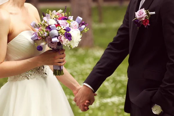 Bride and groom on their wedding day — Stock Photo, Image