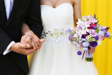 Gelin ve damat bir köprü