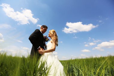 Gelin ve damat alanların eğleniyor