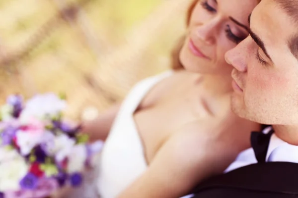 Bride and groom on a bridge — Stock Photo, Image