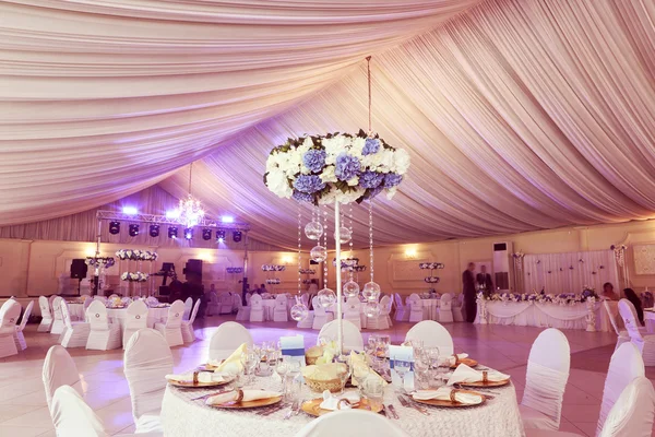 Decoração de flores de casamento no restaurante — Fotografia de Stock