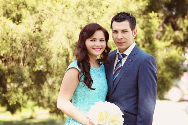 Happy couple in the park — Stock Photo, Image