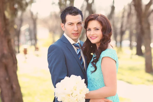 Happy couple in the park — Stock Photo, Image