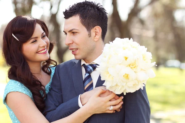 Happy couple in the park — Stock Photo, Image