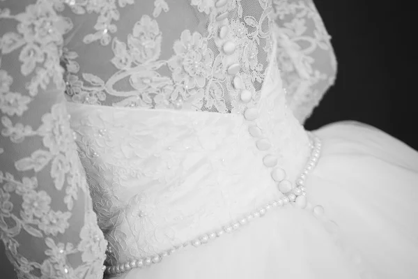 Detalhe das costas de um vestido de noiva — Fotografia de Stock