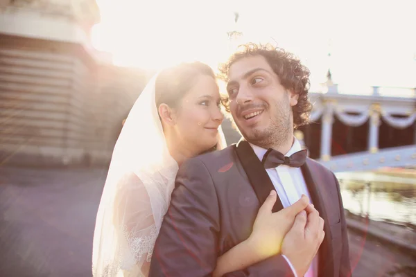 Close up of a bride and groom in the sunlight — Stock Photo, Image