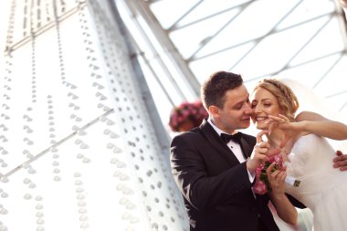 Mutlu gelin ve damat Köprüsü'nde