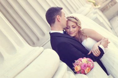 Gelin ve damat her diğer sütunları holding