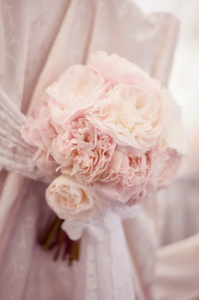 Delicate peonies wedding bouquet — Stock Photo, Image