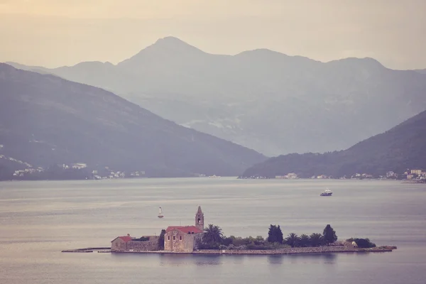 Замок на острові біля Чорногорії — стокове фото
