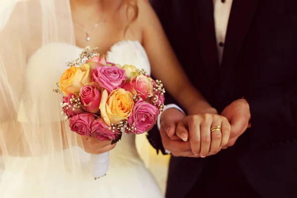 Bride holding beautiful bouquet — Stock Photo, Image