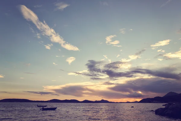 Красивое море на закате — стоковое фото