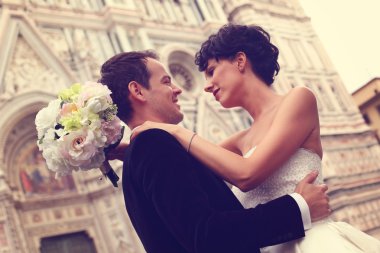 Gelin ve damat cathedral yakınındaki şehirde